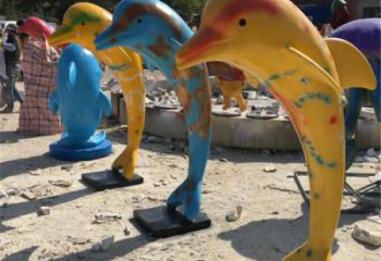 海豚雕塑廠家，彩繪動(dòng)物擺件，玻璃鋼海洋生物雕塑小品