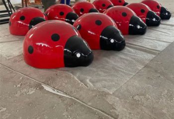 瓢蟲雕塑廠家，彩繪昆蟲小品，仿真玻璃鋼瓢蟲雕塑廠