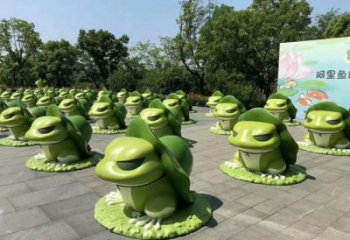 青蛙雕塑廠家，廣場動物小品，仿真玻璃鋼青蛙雕塑廠