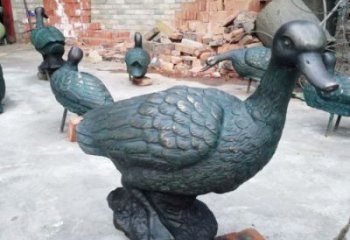 生產鴨子雕塑廠家，仿真動物， 廣場動物類型
