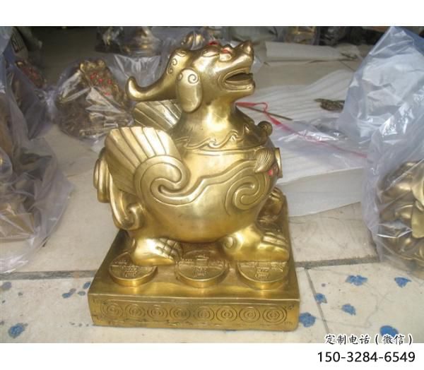 廣場貔貅雕塑廠家,動物裝飾雕塑,仿銅制造 廣場貔貅雕塑廠家,動物裝飾雕塑,仿銅制造