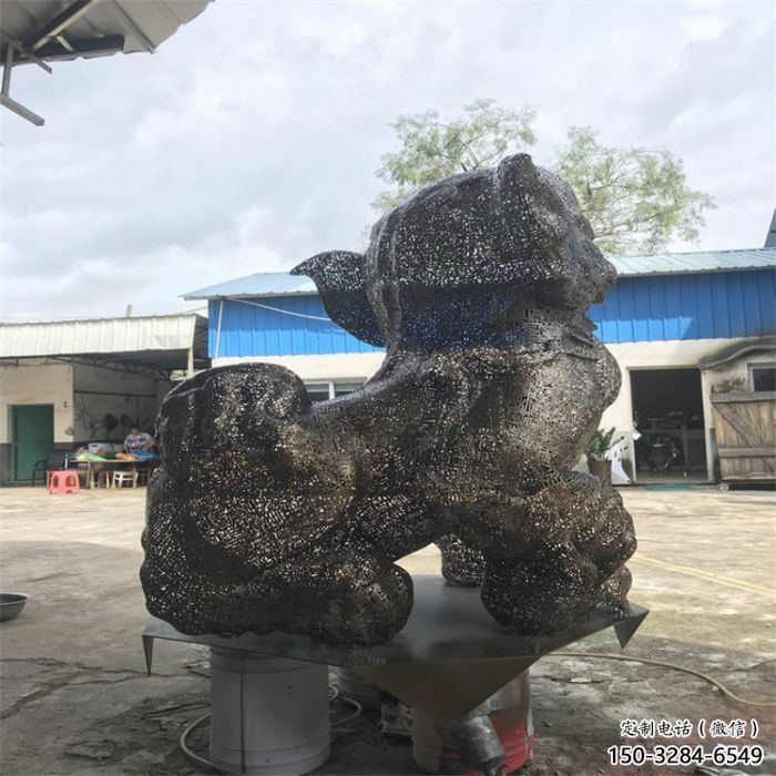 景區(qū)獅子雕塑供給，編織工藝雕塑，鋼絲獅子雕塑制作