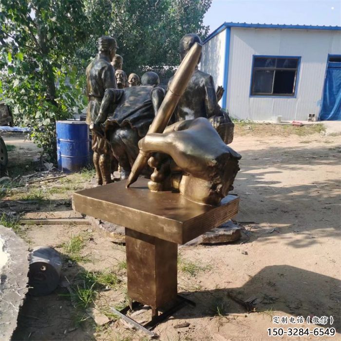 龍華手握鋼筆雕塑，街道標識，玻璃鋼手握鋼筆雕塑廠家