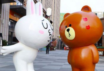 萬州步行街布朗熊雕塑，玻璃鋼動物雕塑，卡通方式